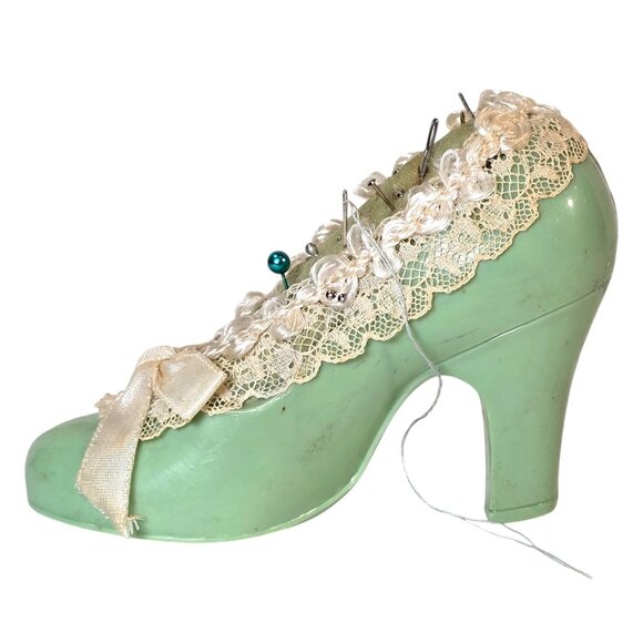 VTG High Heel Shoe Pincushion Green Plastic Lace Bow Sewing Collectible 50s 60s - Picture 3 of 8